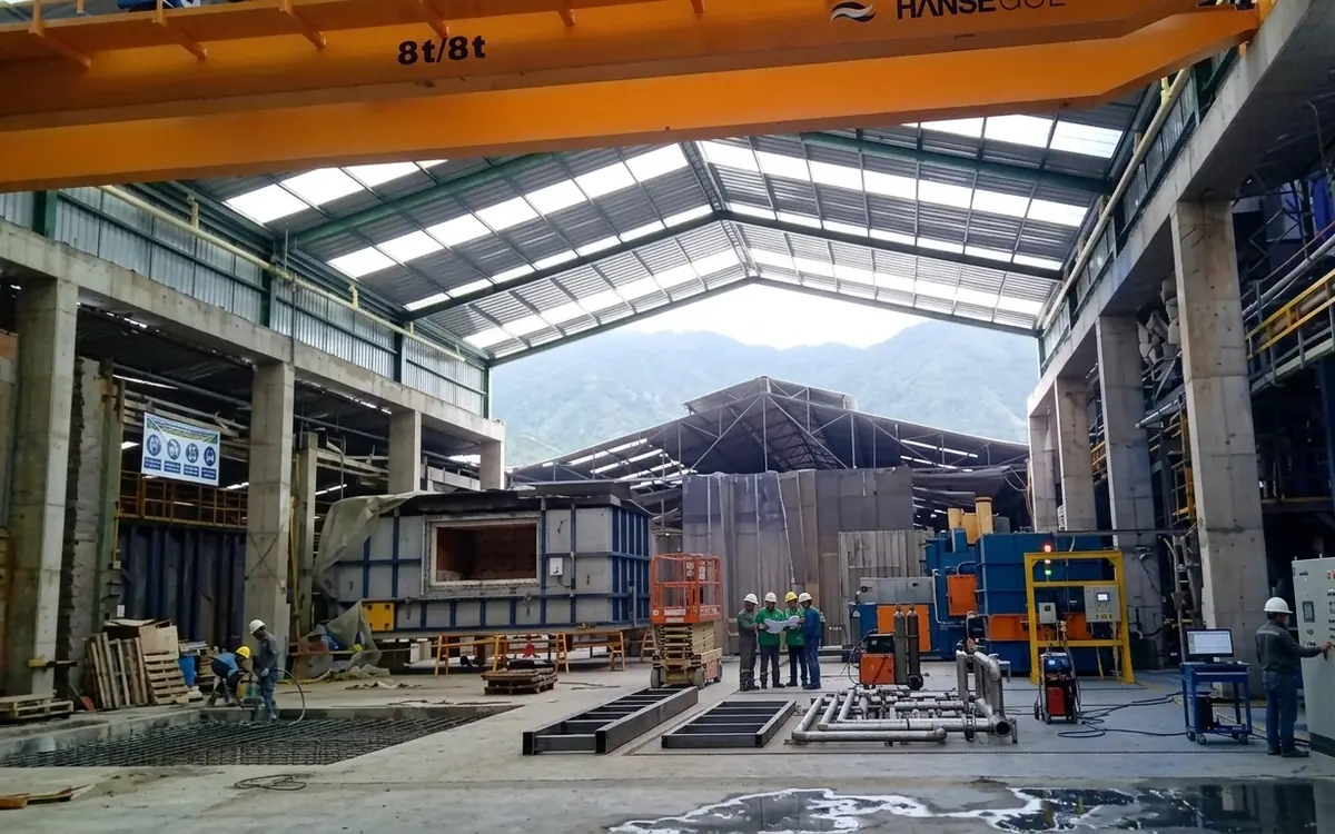 Puente grúa industrial para Ferro Colombia